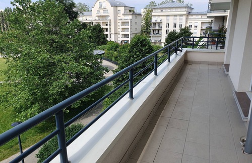 Montigny-le-Bretonneux Apartment | Appartement résidentiel au vert et au frais