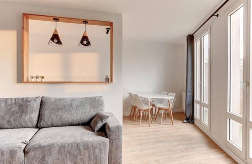 Montigny-le-Bretonneux Apartment | Appartement Rénové en Plein Centre Ville ! A Quelques Minutes de la Gare