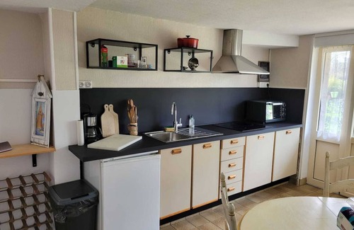 Saint-Lunaire Apartment | Appartement à 80 Mètres de la Mer, Chez L'habitant, en Rez-de-jardin