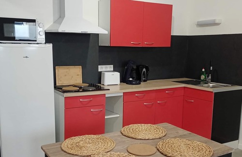 Noyen-sur-Sarthe Apartment | Appartement à 25 min du Circuit des 24h du Mans et 20min D'un Zoo