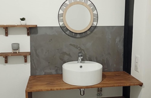 Noyen-sur-Sarthe Apartment | Appartement à 25 min du Circuit des 24h du Mans et 20min D'un Zoo