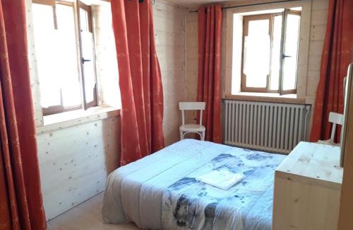 Albiez-le-Vieux Apartment | Appartement 2* au 1er étage d'une maison traditionnelle, central, près des pistes et commerces - FR-1-618-6