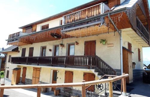 Albiez-le-Vieux Apartment | Appartement 2* au 1er étage d'une maison traditionnelle, central, près des pistes et commerces - FR-1-618-6