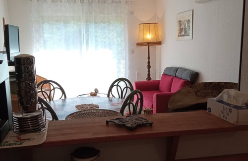 Salernes Apartment | Appartement 2 Pièces 1er Étage Centre Ville vue sur Rivière et Colline