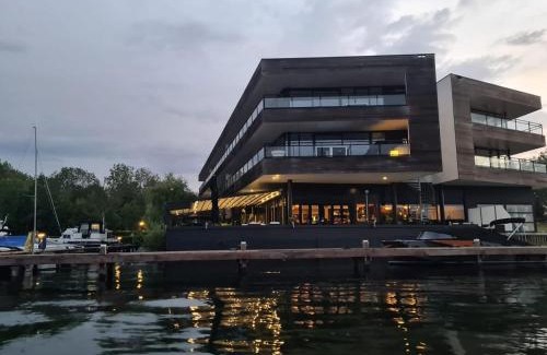 Oranjeplaat Apartment | Appartement aan jachthaven met zicht op Veerse meer