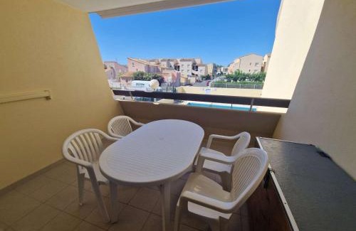 Marseillan Plage Apartment | Appartement cosy 2 pièces avec cabine, terrasse et piscine, près de la plage à Marseillan - FR-1-326-674