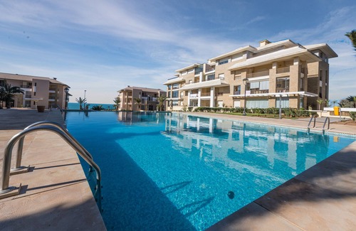 Plage des Nations Apartment | Appartement d'artiste avec vue sur l'Océan