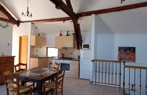 Lanuejols Apartment | Appartement , Dans une Ancienne Maison de Village Rénovée, Avec une Terrasse