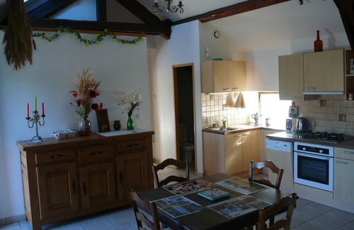 Lanuejols Apartment | Appartement , Dans une Ancienne Maison de Village Rénovée, Avec une Terrasse