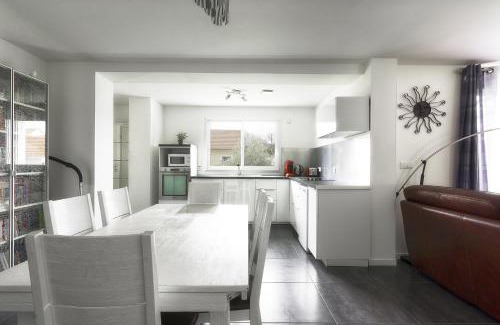 Charnecles Apartment | Appartement de 70 m2 dans maison comptenporaine