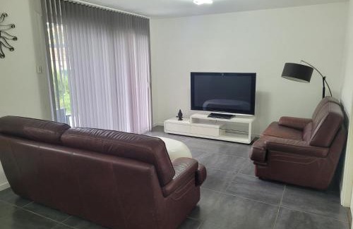 Charnecles Apartment | Appartement de 70 m2 dans maison comptenporaine