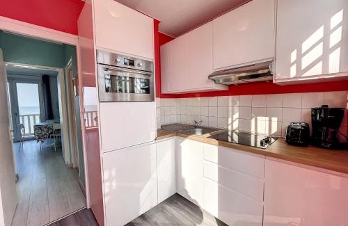 Jullouville Apartment | Appartement avec balcon, jardin, et accès plage - FR-1-361-492