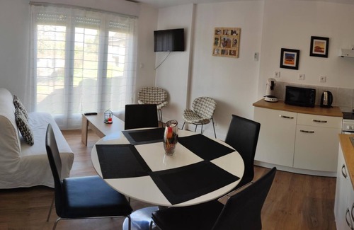Les Aix-d'Angillon Apartment | Appartement T2 - Valençay 01