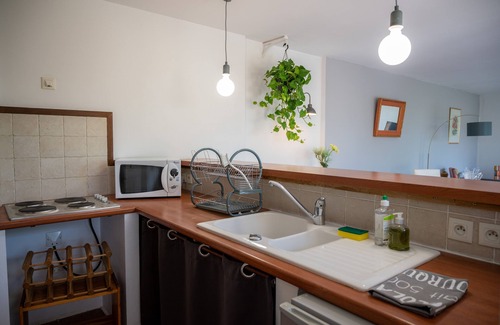 Montolivet Apartment | Appartement Indépendant Avec Climatisation, Jardin et Parking