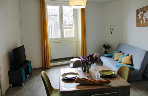 Villeneuve-de-Berg Apartment | Appartement le Mimosa - Apparts Cosy