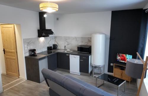 Valenciennes Apartment | Appartement lumineux de ville avec 2 places de parking privées intérieur