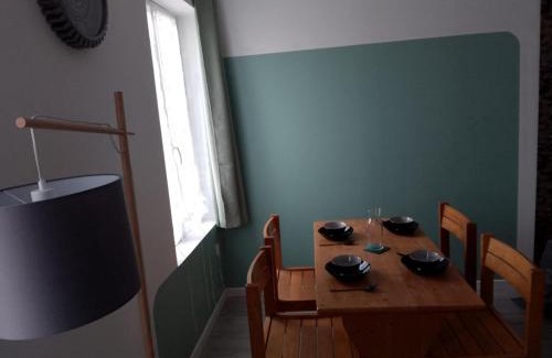 Valenciennes Apartment | Appartement lumineux de ville avec 2 places de parking privées intérieur