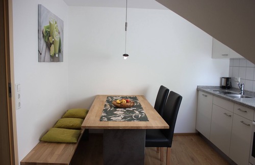 Busterbach Apartment | Appartement mit großzügigem Vier-Bett-Zimmer, TV