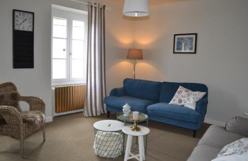 Lucenay-l'Eveque Apartment | Appartement Passe Partout