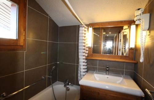 Montchavin Apartment | Appartement spacieux proche centre village avec balcon et vue Mont Blanc - FR-1-181-2479