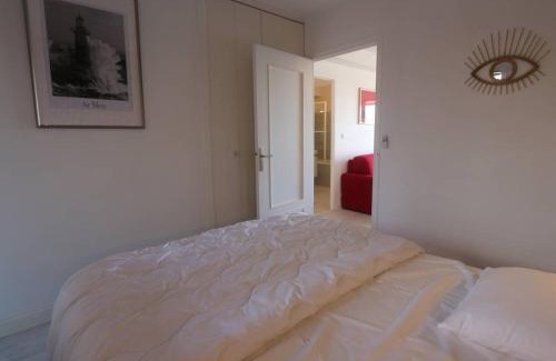 Benodet Apartment | Appartement T2 à Bénodet, refait à neuf, balcon, plage à pied, parking, classé 2 étoiles - FR-1-481-64