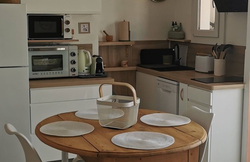 Golfe Juan Apartment | Appartement T2 Classé 3 Central, à 5 mn du Port, des Plages. Chiens Acceptés