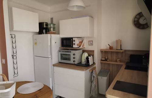 Golfe Juan Apartment | Appartement T2 Classé 3 Central, à 5 mn du Port, des Plages. Chiens Acceptés