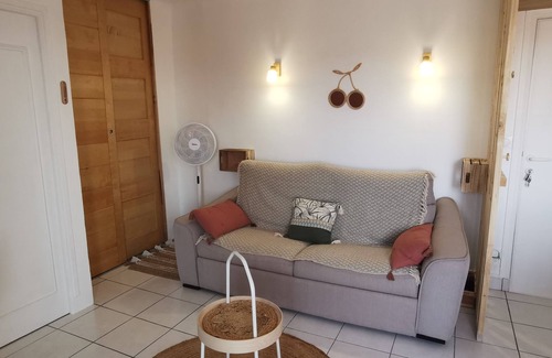 Golfe Juan Apartment | Appartement T2 Classé 3 Central, à 5 mn du Port, des Plages. Chiens Acceptés