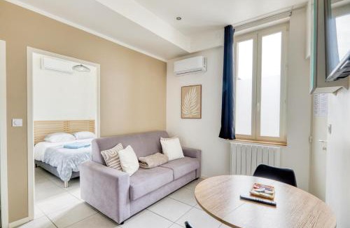 Les Poulettes Apartment | Appartement T2 moderne cosy et climatisé à proximité du centre ville de lyon