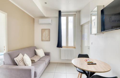 Les Poulettes Apartment | Appartement T2 moderne cosy et climatisé à proximité du centre ville de lyon