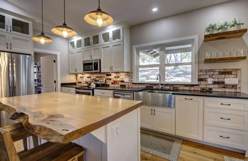 Jacksonville House | Applegate Humbug Hideaway