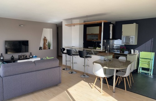 Royan Apartment | Appt 4 pers, 2 bicycles elec downtown all on foot, sea view parking, garage.