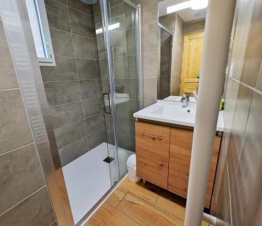 Peyragudes Apartment | Appt T3 bord du lac avec jardin