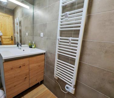 Peyragudes Apartment | Appt T3 bord du lac avec jardin