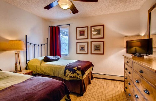 Vail Condo | April 2020 in West Vail! 2-bed condo! (1-bed option) Snow is here!