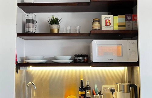 Hove Apartment | Apt. 09 - Stylish Studio Steps from Sea & Promenade