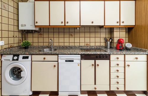 Colindres Condo | Apt 3H : Spacious and Cozy : Ideal for Families