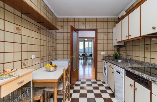 Colindres Condo | Apt 3H : Spacious and Cozy : Ideal for Families