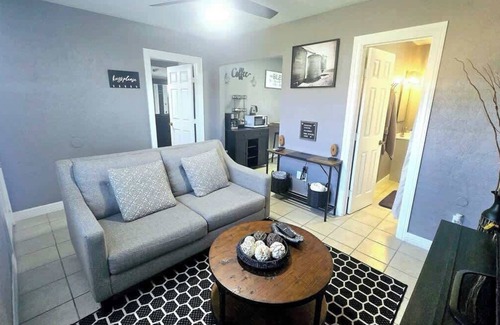 Baytown Apartment | Apt#5 Quiet comfortable place near chemical plants