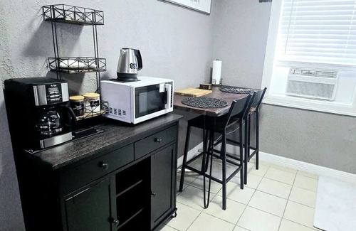 Baytown Apartment | Apt#5 Quiet comfortable place near chemical plants