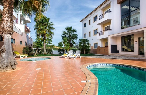 Albardeira Apartment | Apt. Casa Floreva, with communal pool access