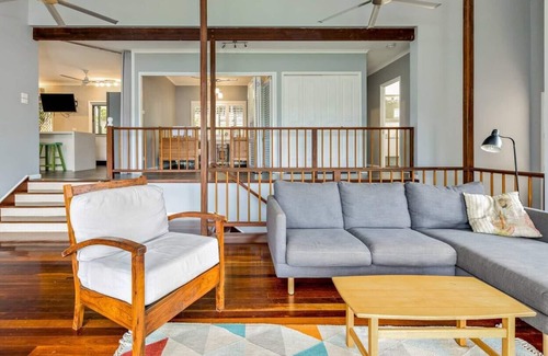 Kuranda House | Aqua Eden in Kuranda Dive into Tropical Splendour