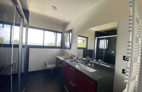 Castres House | Architect-designed house set in 2 hectares of grounds with heated pool and spa