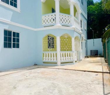 Santa Cruz House | Aristo Oasis