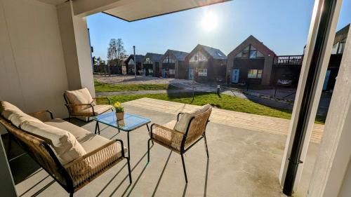 Ny Hellesund Apartment | Åros Seaside Apartment with Pool, Jacuzzi & Sauna