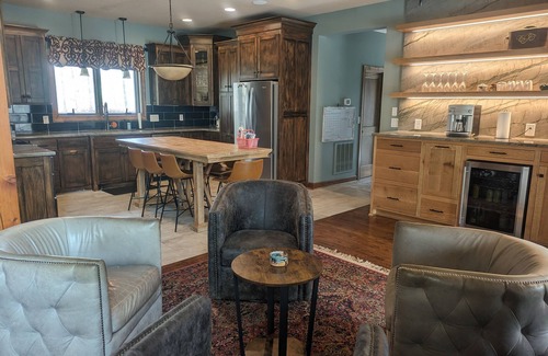 Shelby House | Arrow Haven- Large home nestled in the forest 10 minutes to the ALWS games.