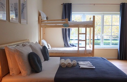 Carcavelos Bed & Breakfast | Art 4 You Carcavelos Suites