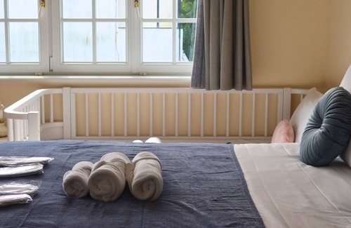 Carcavelos Bed & Breakfast | Art 4 You Carcavelos Suites