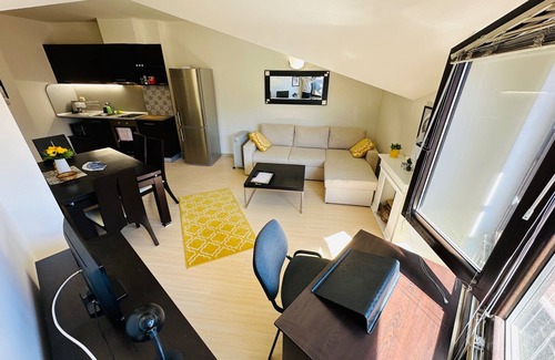 Kvartal Noviya Grad Apartment | Art Apartment Sleeps 4, Mountain Views