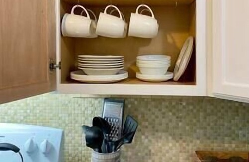 South Perry District House | Art House Down-Artsy, Pets, Comfy, Safe, Beautiful